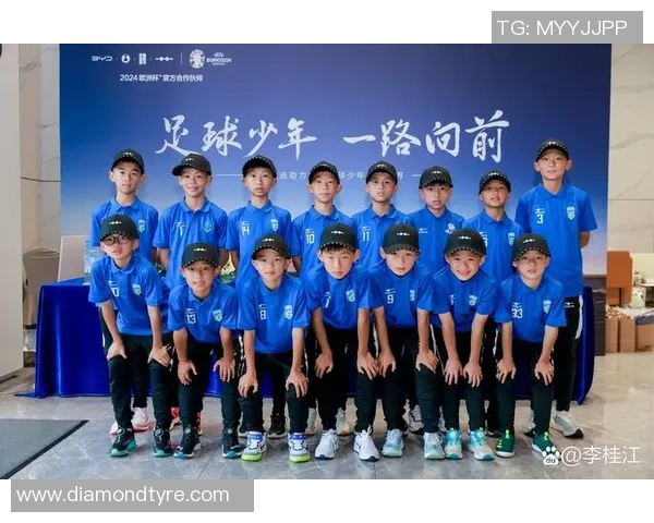 定制足球队服助力团队凝聚力提升打造专属球场风采与个性化形象